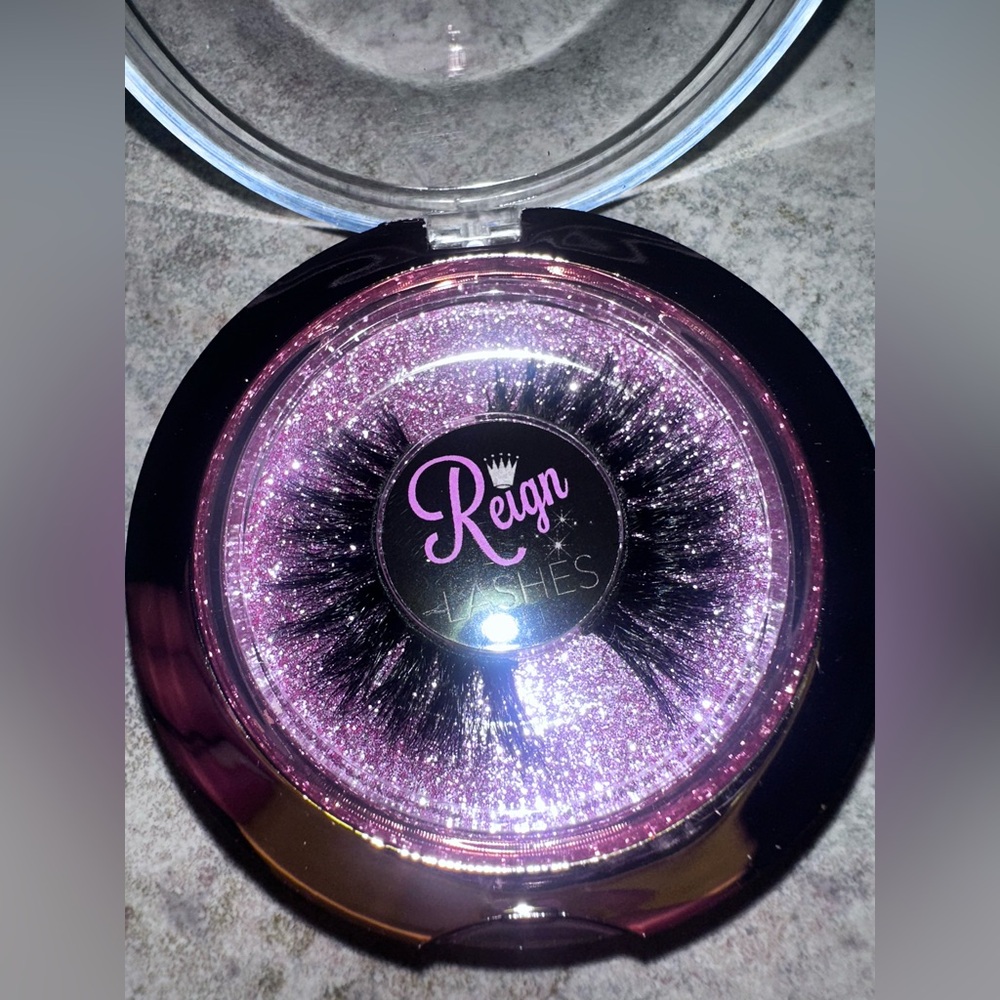 NEW Reign Lashes